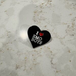 Stylish Black Heart Brooch with Red Accent ‘I love emo boys’ Enamel Pin